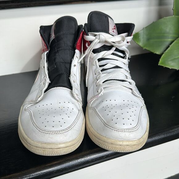 Nike Air Jordan 1 Mid Chicago White Black Red Sneakers Men’s Size 8 - Picture 4 of 8